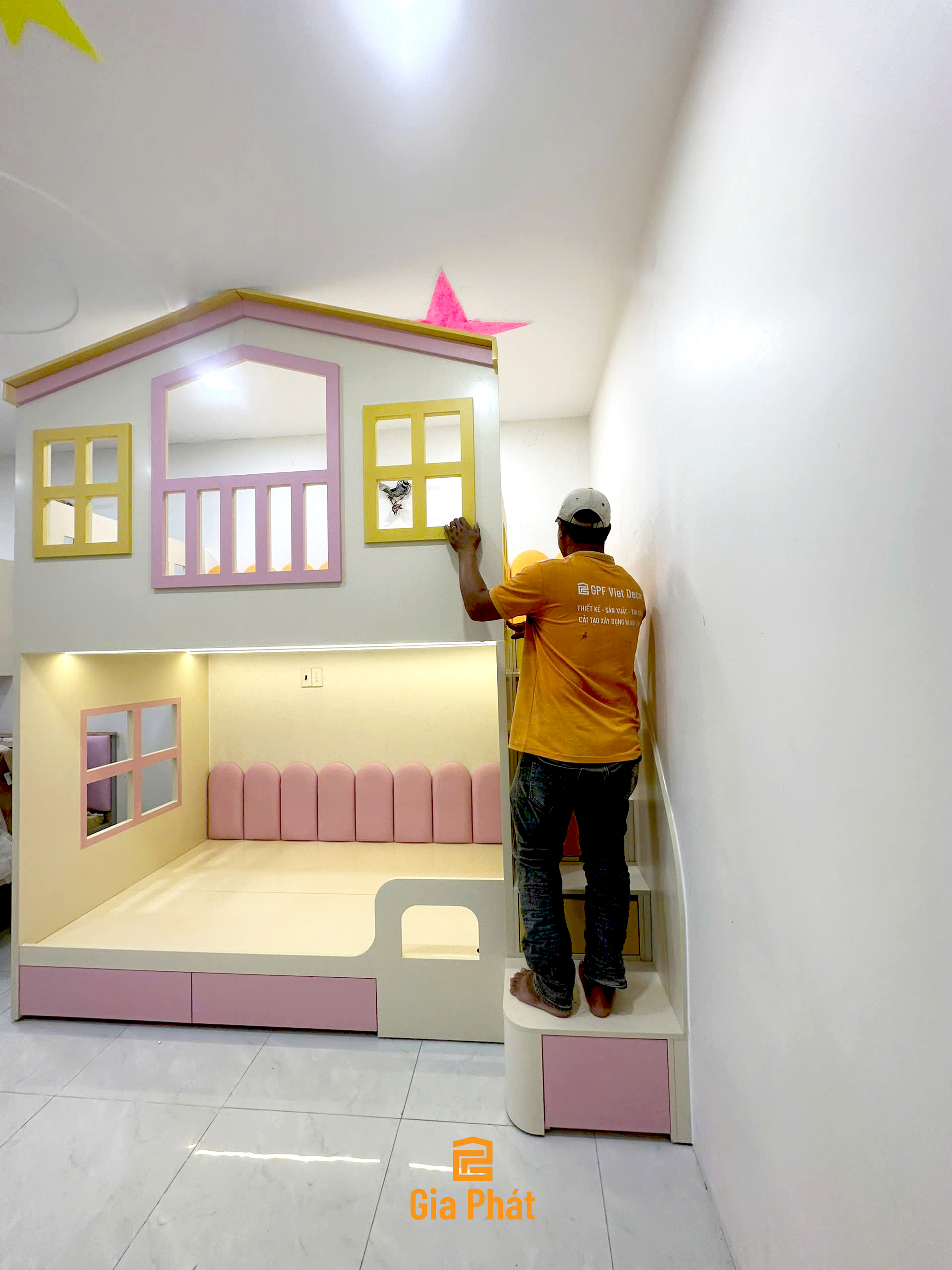 Giường tầng hình ngôi nhà dễ thương cho 2 bé gái nhà chị Liễu