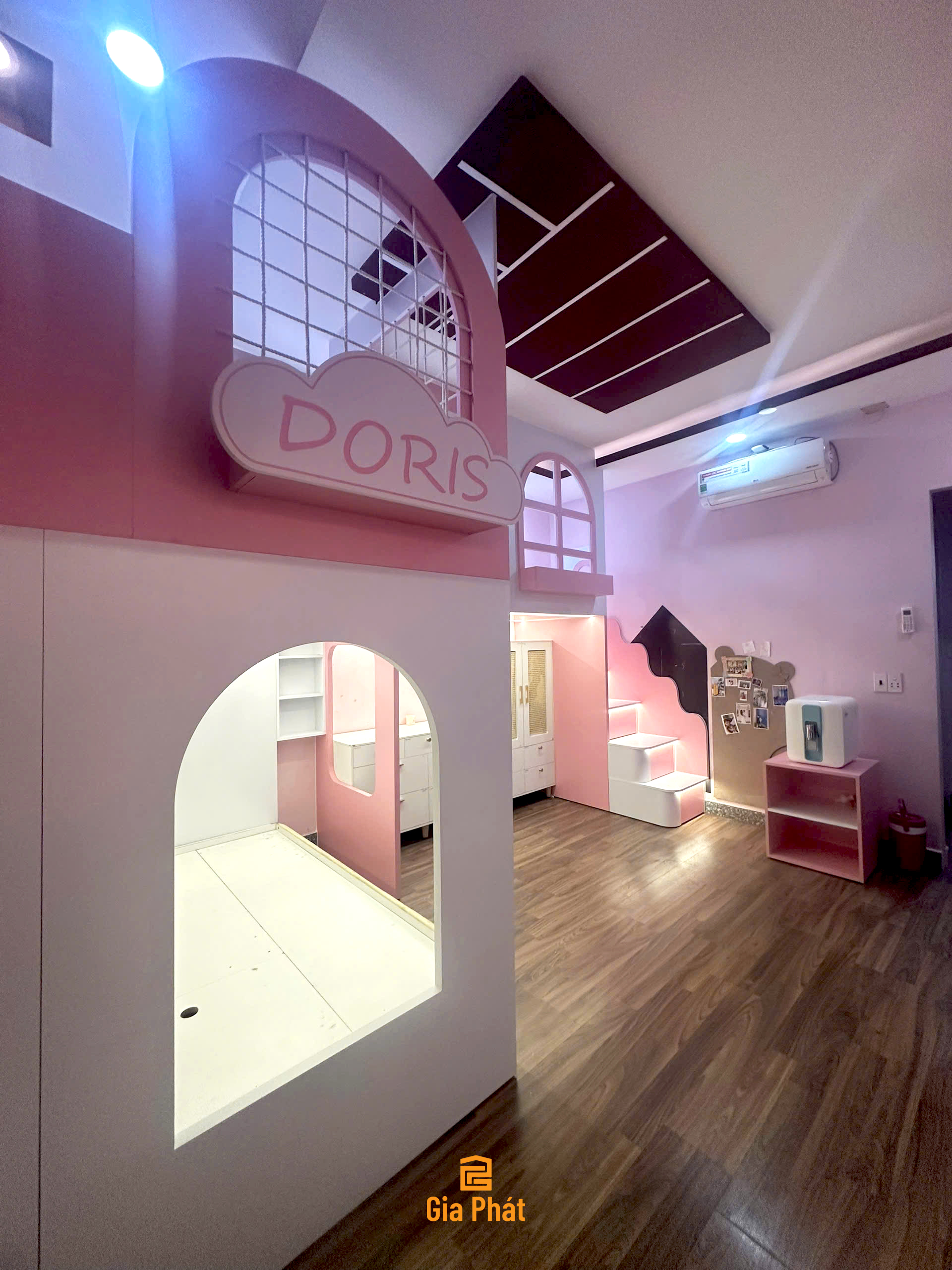 Phòng ngủ cho bé gái màu hồng dễ thương có giường tầng