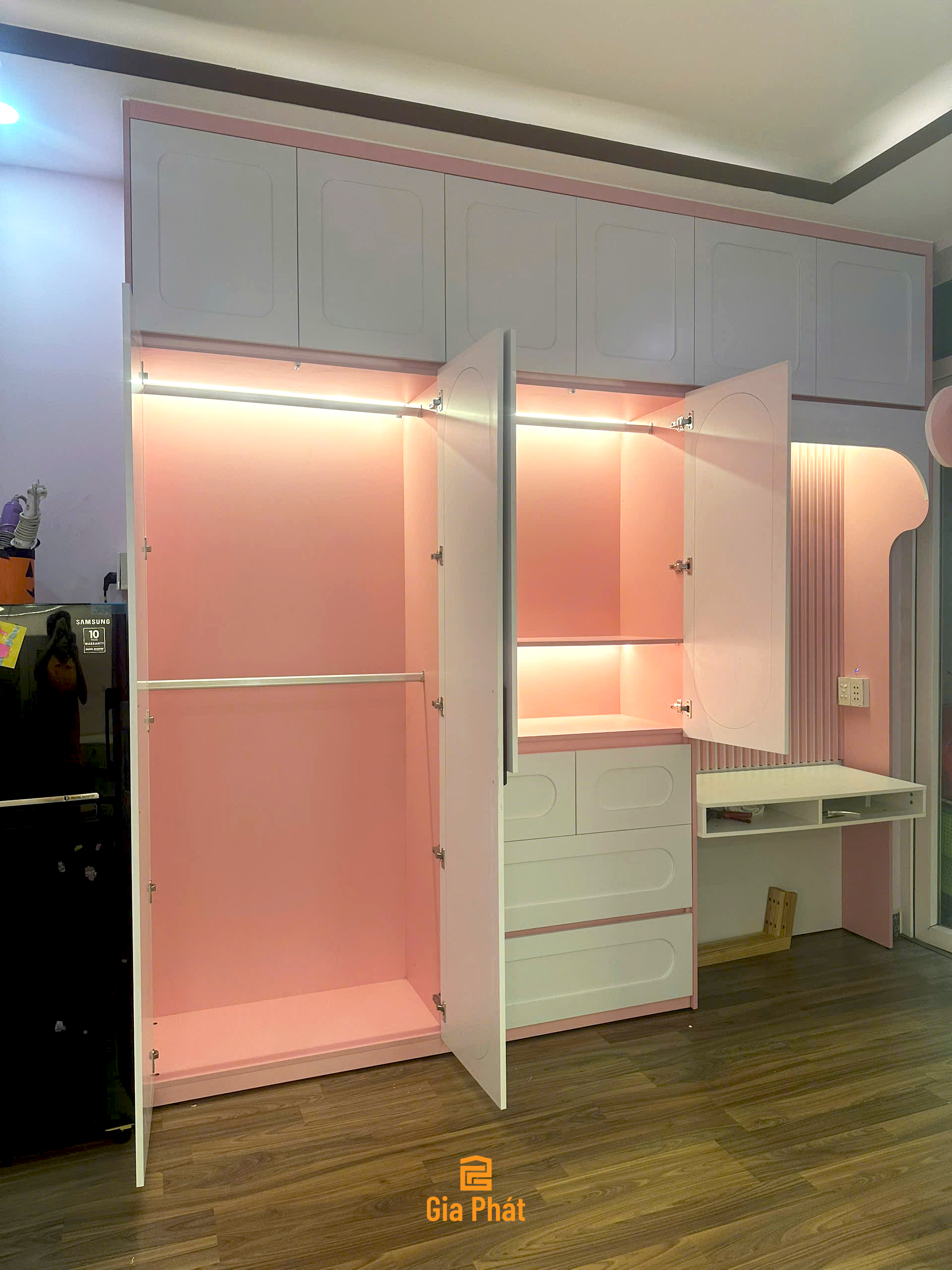 Phòng ngủ cho bé gái màu hồng dễ thương có giường tầng