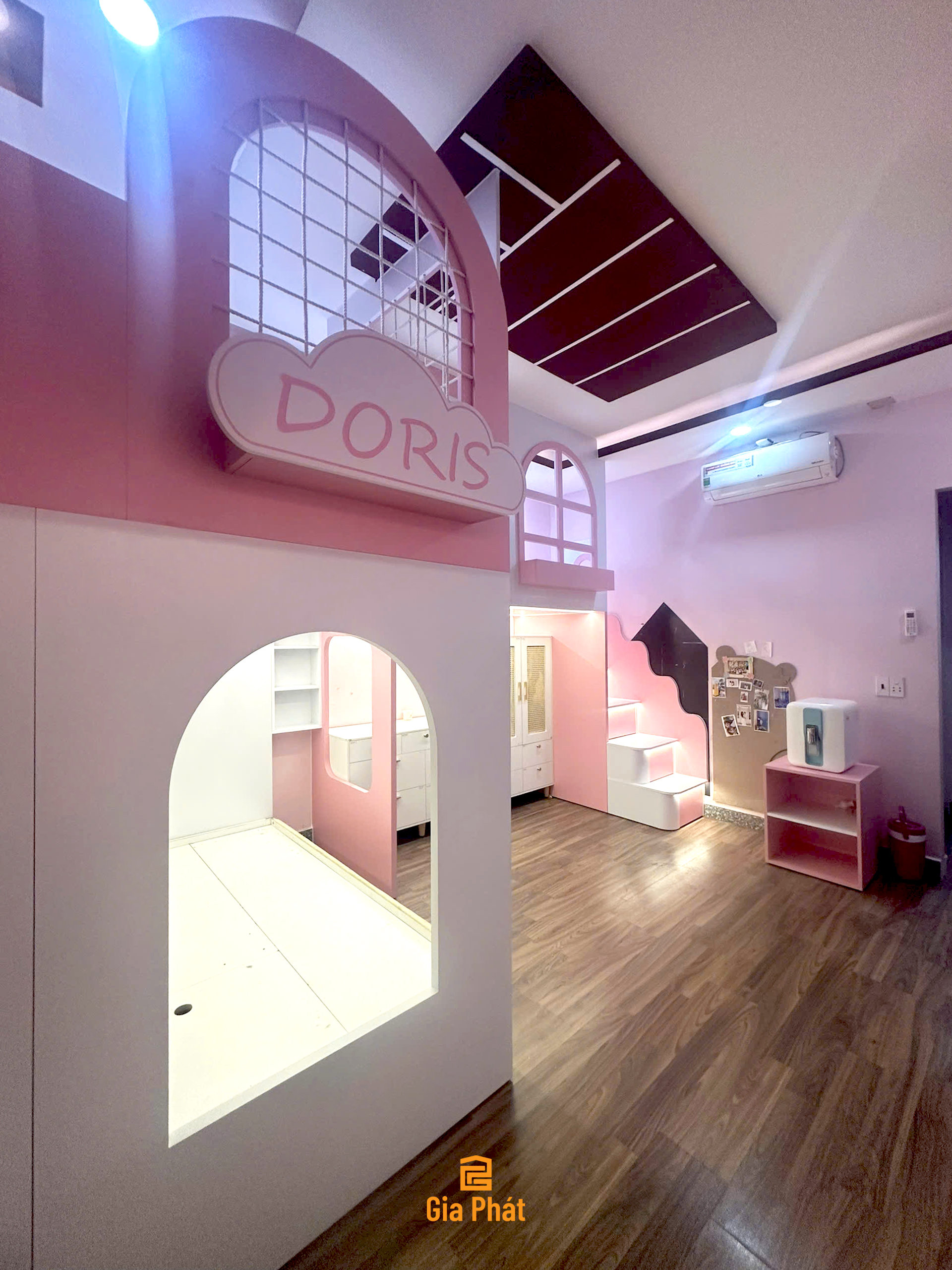 Phòng ngủ cho bé gái màu hồng dễ thương có giường tầng