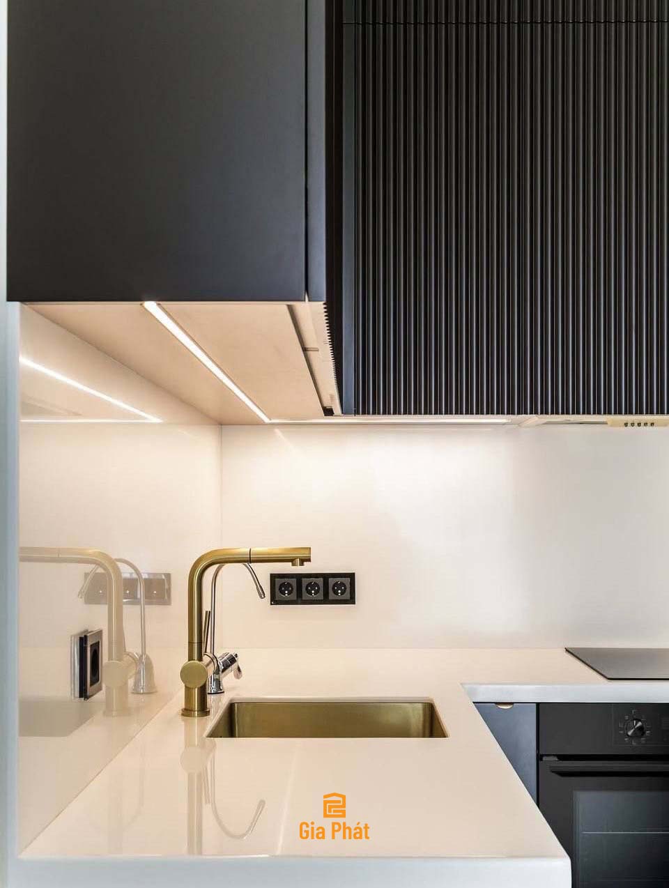 Tủ bếp nhỏ gọn và hiện đại làm bằng gỗ công nghiệp