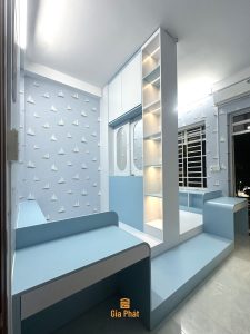 Mẫu phòng ngủ cho 2 bé trai. giường sàn và vách ngăn chính giữa